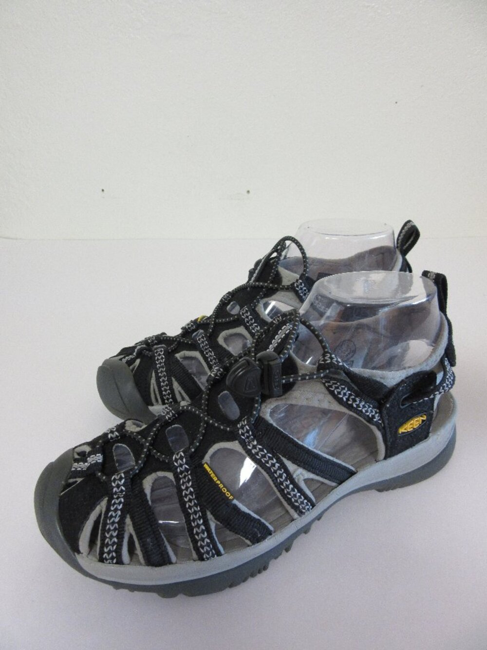 KEEN Black & Gray Caged 6.5 Fishing Waterproof Shoes